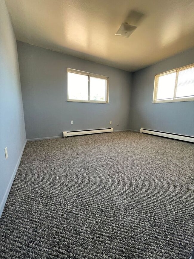 Building Photo - Charming Upper-Level 2BR | Shared Yard, St...