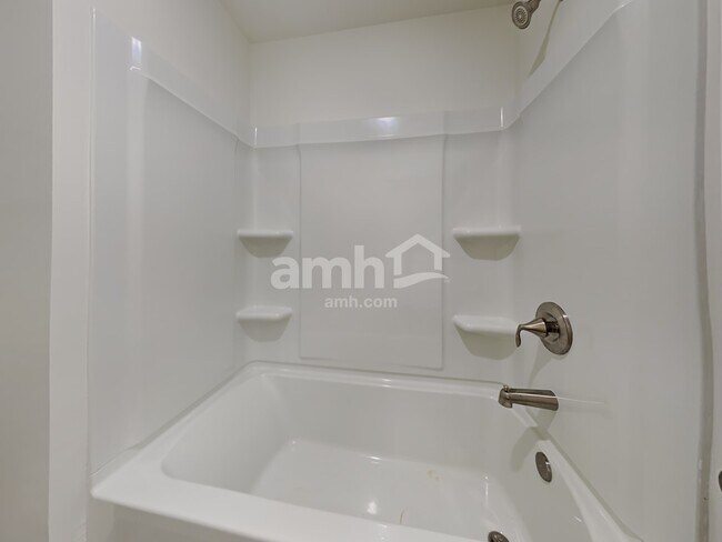 Building Photo - 5060 Hudson Vly Dr