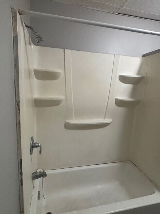 Building Photo - 3416 Kensington Ave