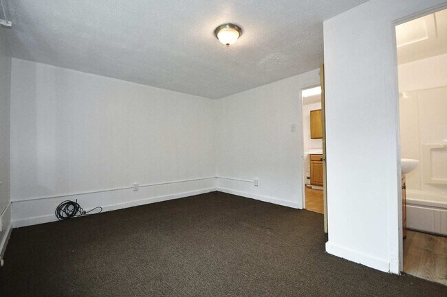Building Photo - 1423 Ridge Ave