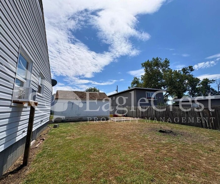 Building Photo - Charming 2-Bedroom Home with Modern Finishes & Open Yard