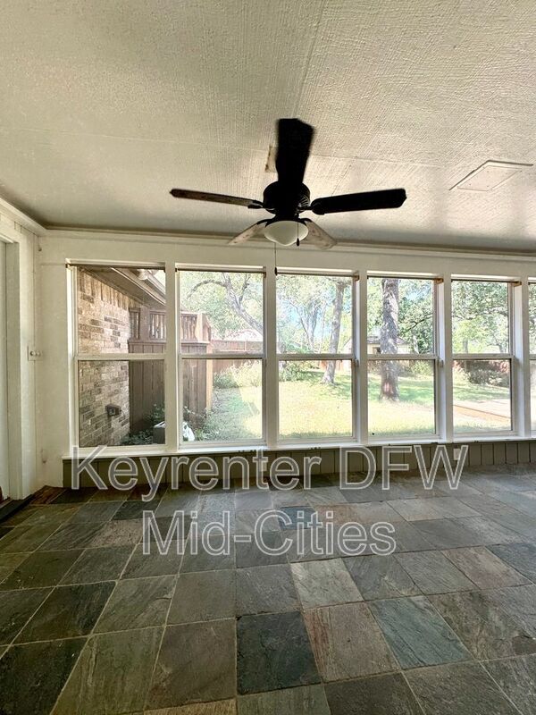Building Photo - 1608 Durham Dr