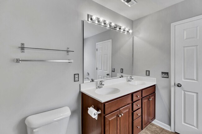 Building Photo - Spacious 3 Bedroom home in Mckwen!