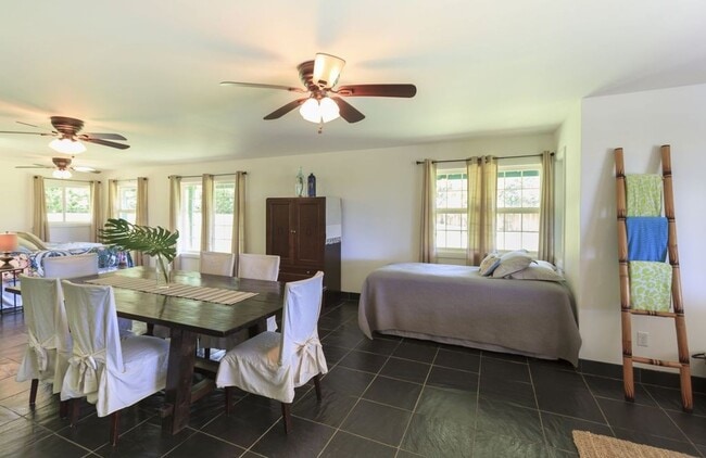 Building Photo - Estate on 1 acre 3 bedroom 2.5 baths and attached 2 car garage