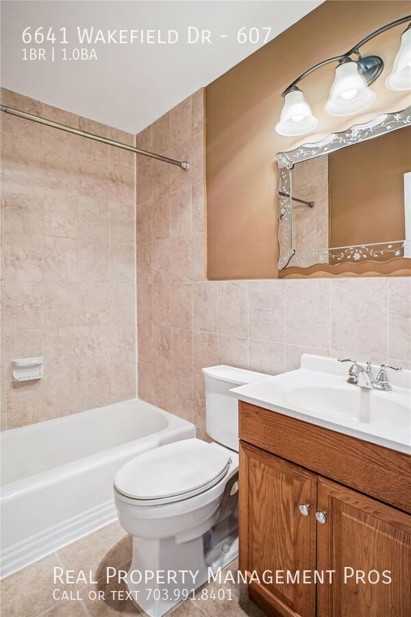 Building Photo - 6641 Wakefield Dr