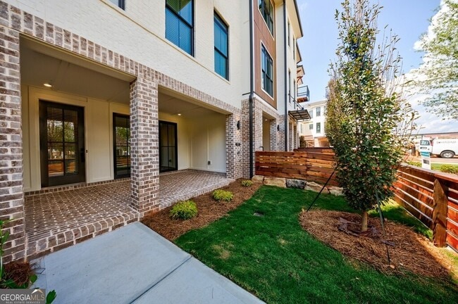 Building Photo - 10744 Davis Dr