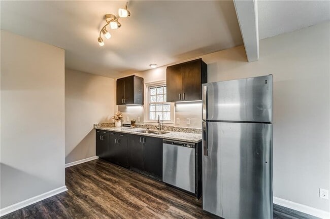 Building Photo - 4652 Old Cowan Rd