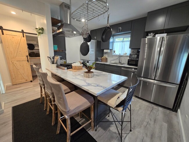 Building Photo - Fully furnished, modern ADU with fully-equipped kitchen shared garden.