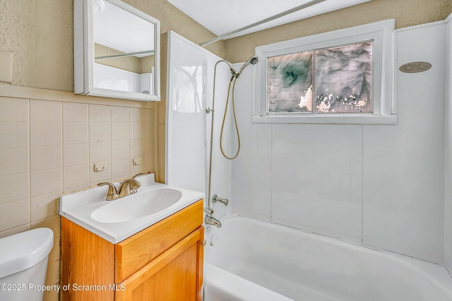 Building Photo - 1007 Washburn St