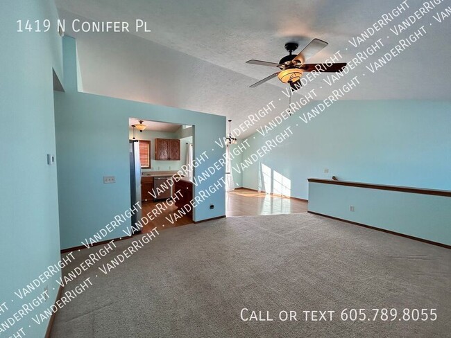 Building Photo - 1419 N Conifer Pl