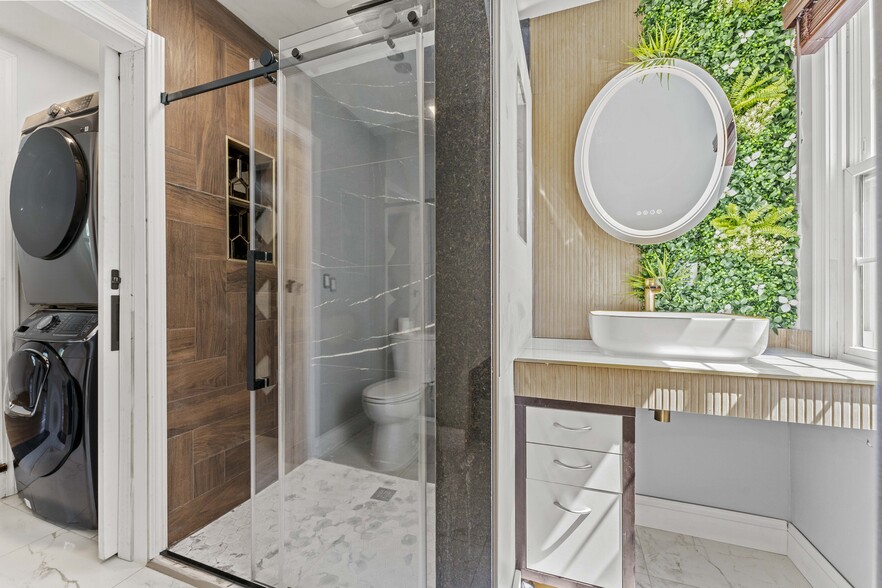 Building Photo - 210 Raymond Rd