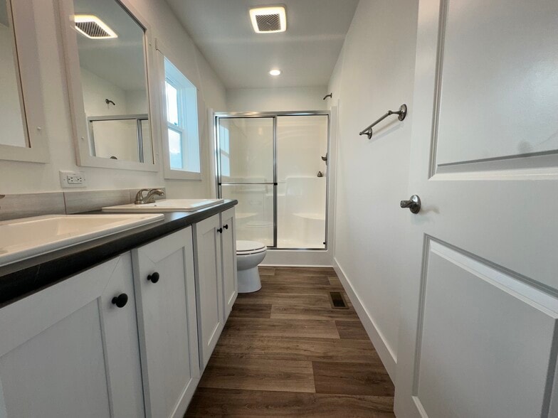 Building Photo - 29 Cavalier St N