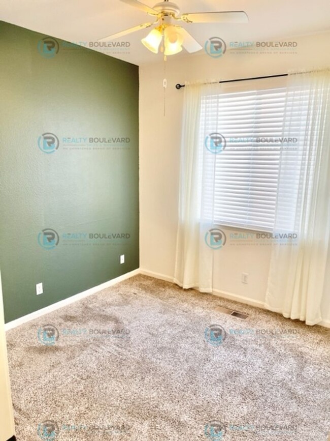 Building Photo - Charming 3-Bedroom Home in Sky Vista Villa...
