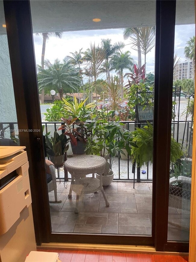 Building Photo - 200 Leslie Dr