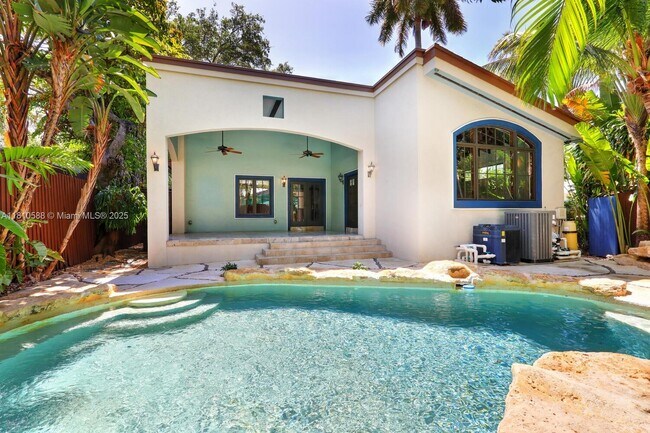 Primary Photo - 2527 Inagua Ave