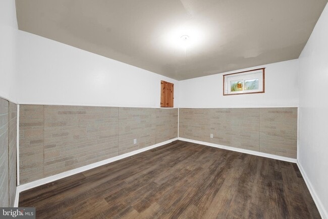 Building Photo - 10502 Glenhaven Dr