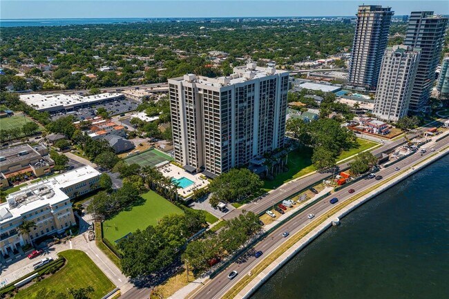 Building Photo - 3301 Bayshore Blvd