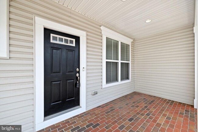 Building Photo - 513 Parkland Dr