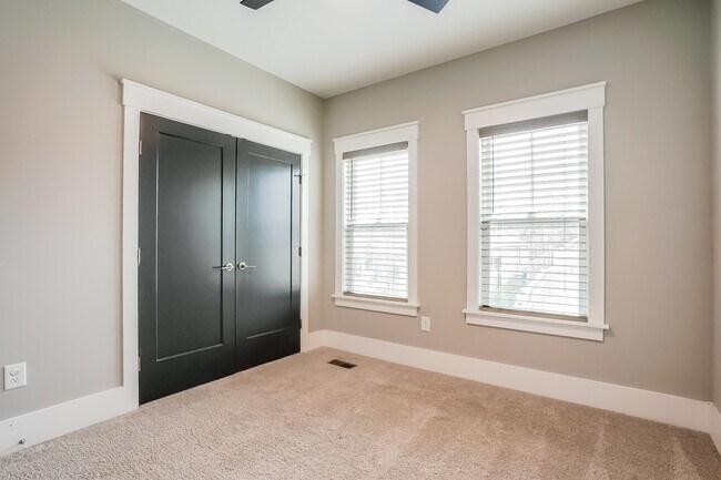 Building Photo - 1312 N Alston Ave