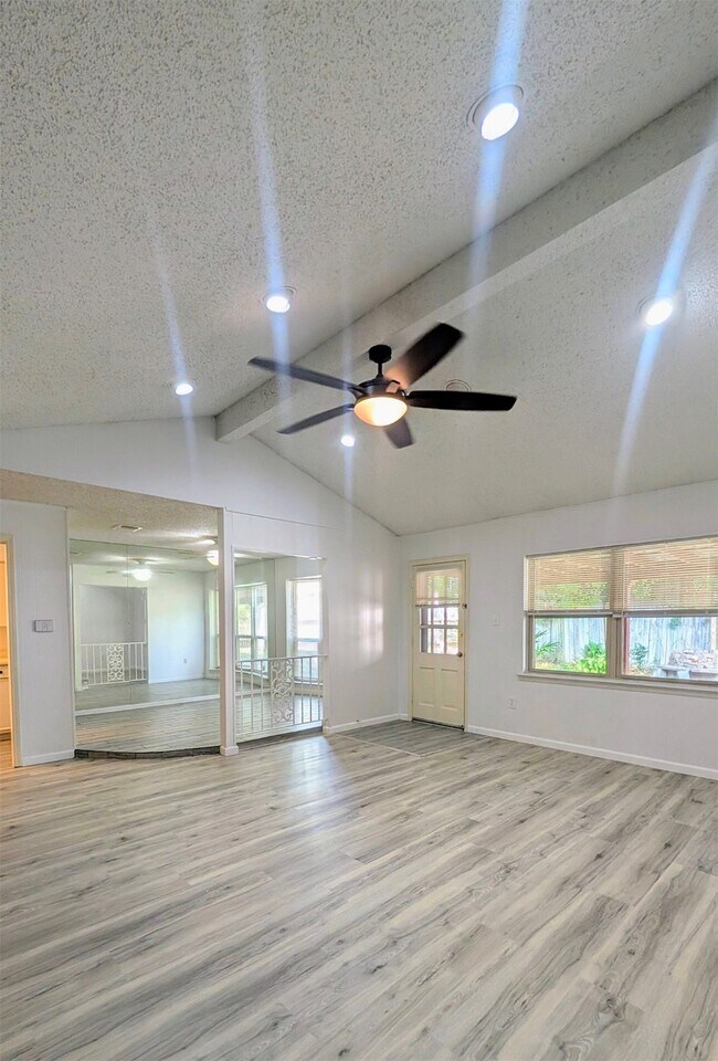 Building Photo - 10523 Huff Dr