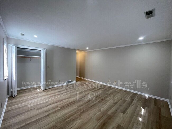 Building Photo - 115 Bent Tree Dr
