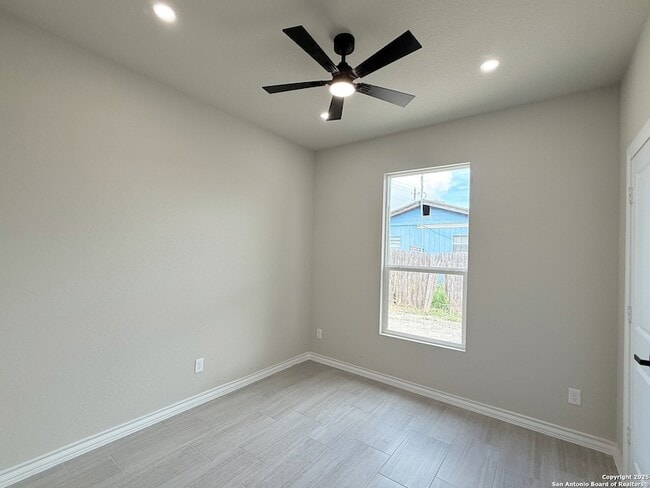 Building Photo - 3274 I-35