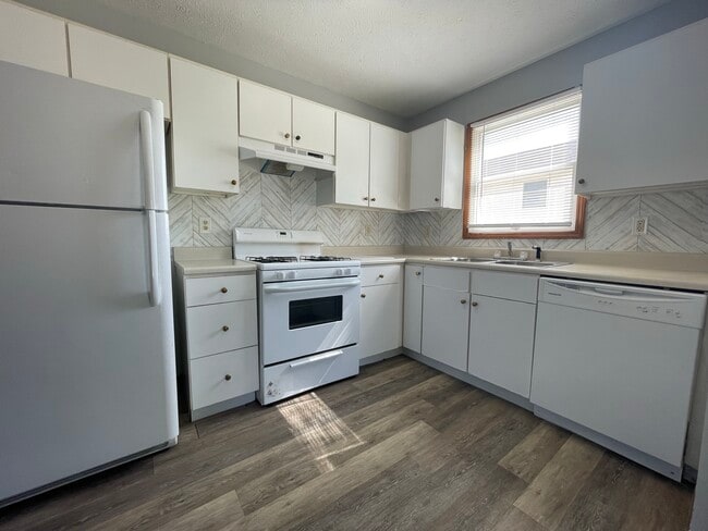 Building Photo - 350 Stone Creek Dr