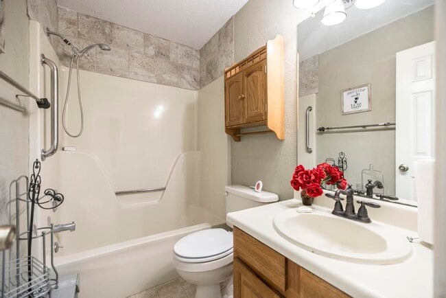 Building Photo - 123 Whipoorwill Way