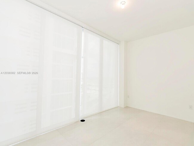 Building Photo - 1000 Biscayne Blvd
