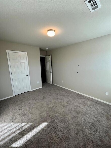 Building Photo - 909 E Egret Rd
