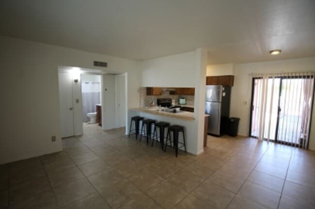 Building Photo - Townhome COMING AVAILABLE SOON!!!! Cute 2bd/2ba
