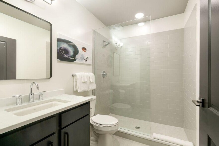 Building Photo - 611 Commerce St