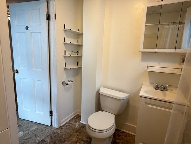 Building Photo - 184 Hoffman St