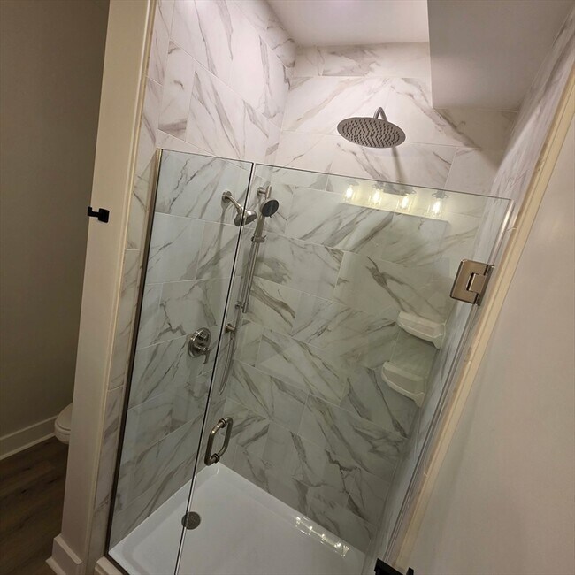 Building Photo - 843 Main St