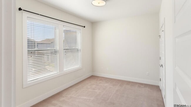 Building Photo - 7112 Kodiak Dr
