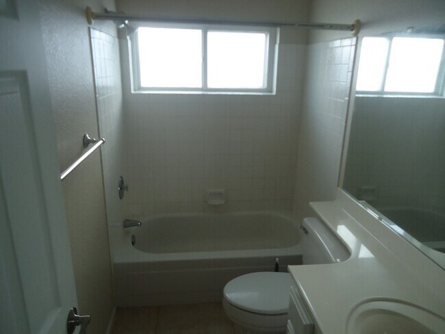 Building Photo - Nice 2/2 plus a den in Turtle Rock 6 for l...