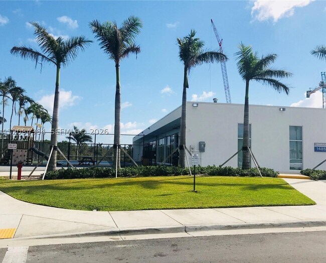 Building Photo - 15051 Royal Oaks Ln