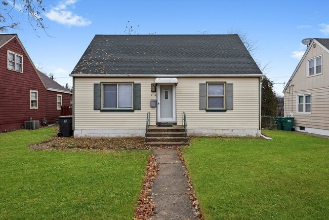 Primary Photo - Updated 5-Bedroom, 2-Bath Home Across from the Park