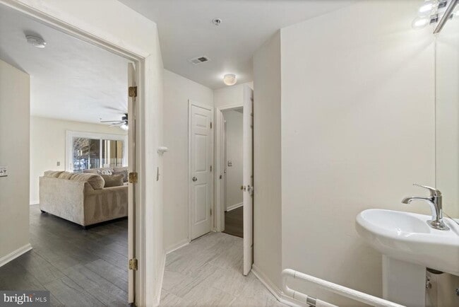 Building Photo - 8901 Stone Creek Pl