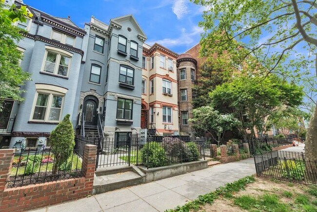 Primary Photo - 3453 Holmead Pl NW