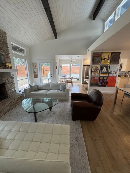 Living room - 3808 Oak Creek Dr