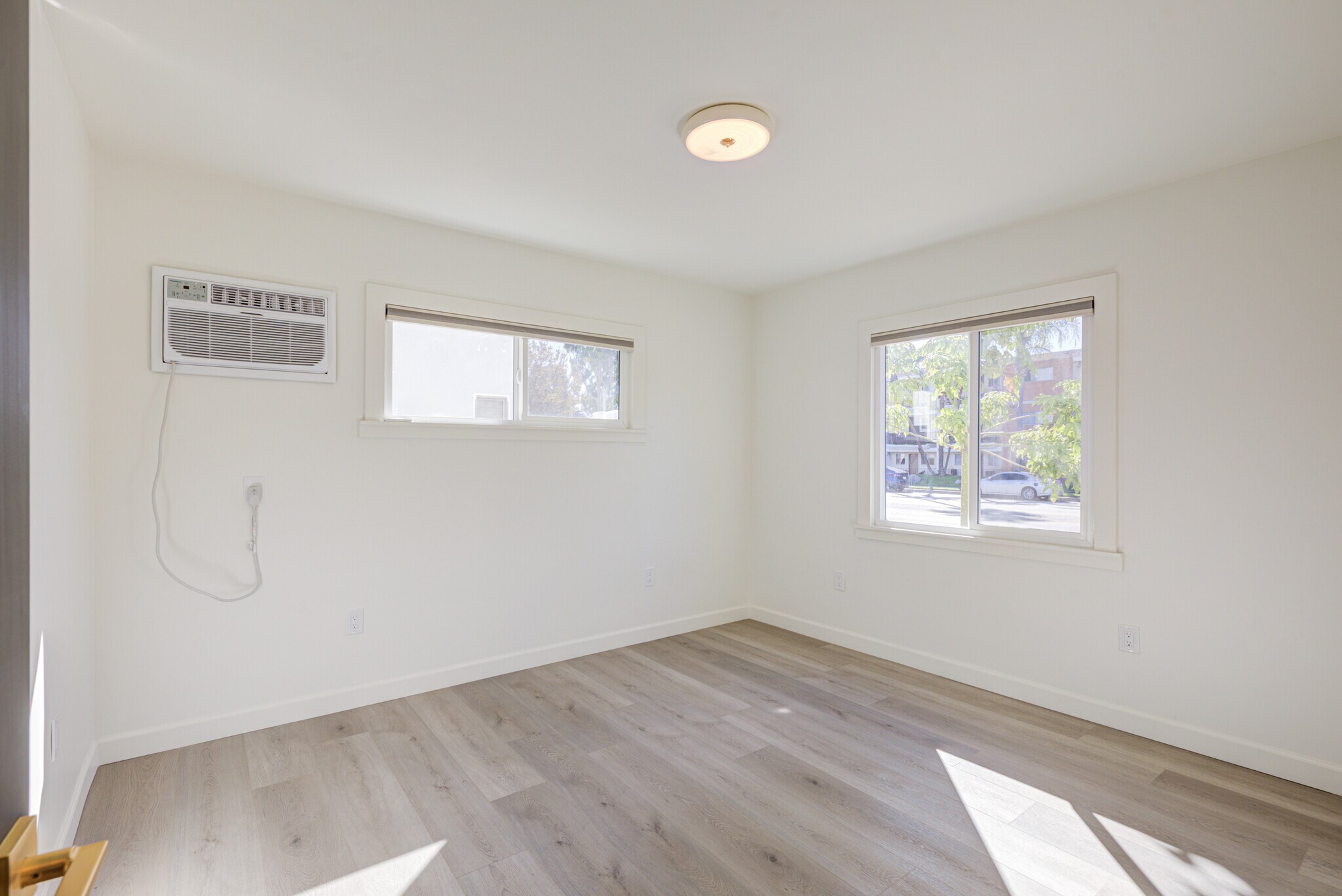 Building Photo - 12349 Riverside Dr