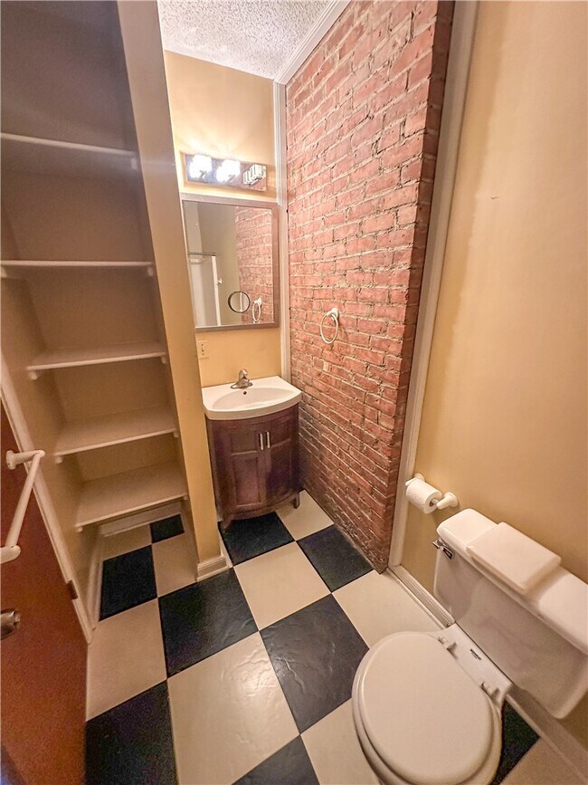 Building Photo - 113 Comfort St
