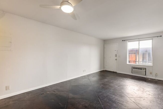 Building Photo - Prime Location 1 beroom-1 bathroom in Green Hills