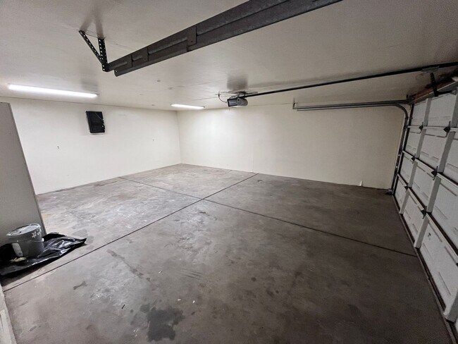 Building Photo - 7130 E 30th St