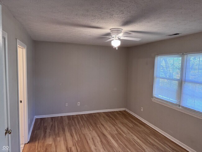 Building Photo - Charming 3-Bedroom Home with 2 Full Baths in Indianapolis – Perfect Blend of Comfort and Convenie...
