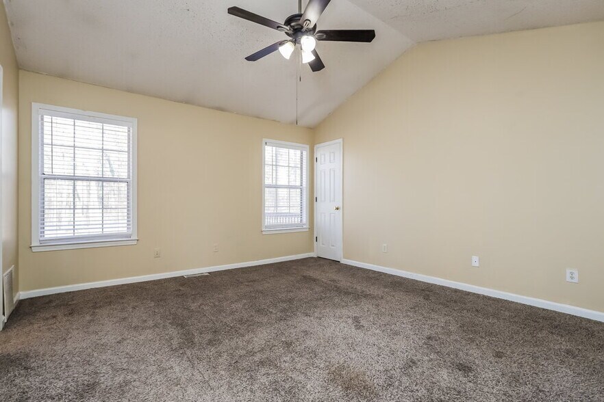 Building Photo - 153 Country Mill Ln