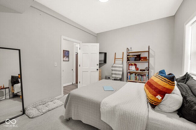 Building Photo - 1855 Singleton St