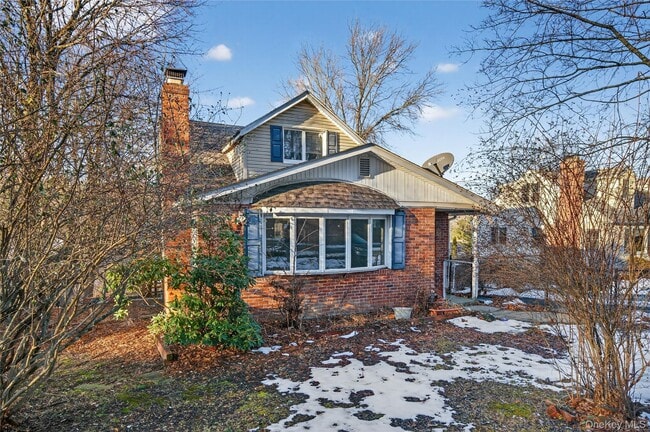 Building Photo - 32 Quaker Hill Rd