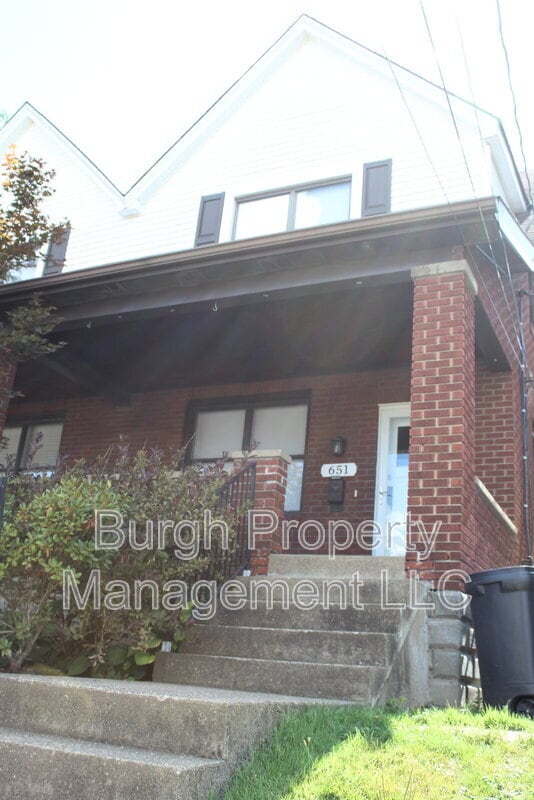 Building Photo - 651 Orchard St